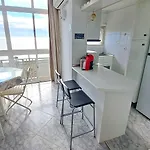 Sea Front Apartment *