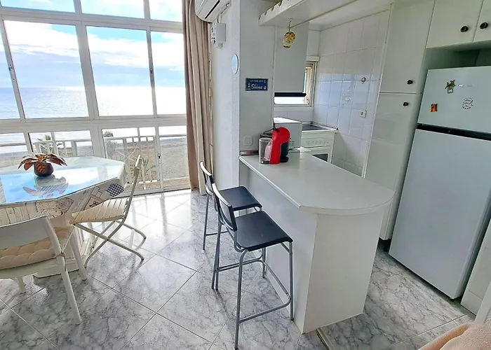 Sea Front Apartamento *